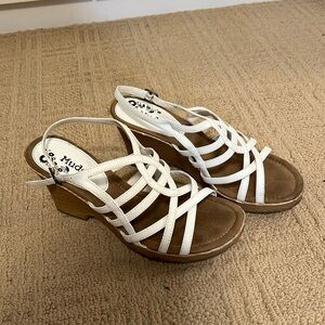 White strappy wedge